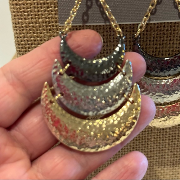 NWT Daisy Fuentes Earrings big tri-color triple crescent hammered dangles - Picture 4 of 6
